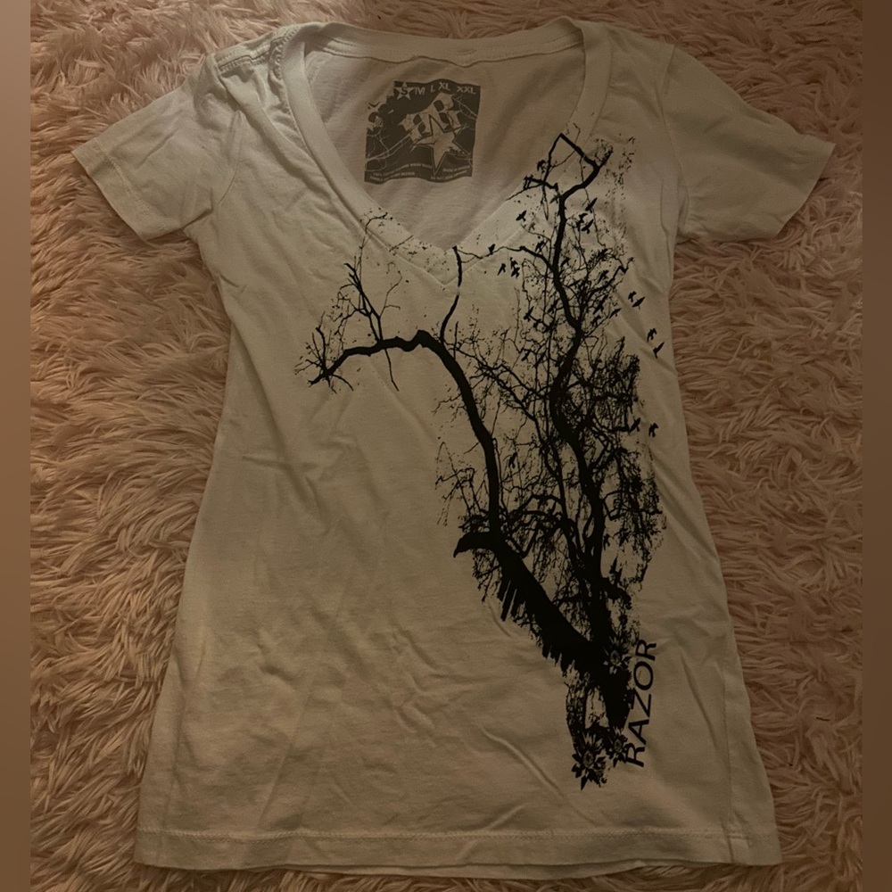 Razor Women's Graphic V-neck Tee